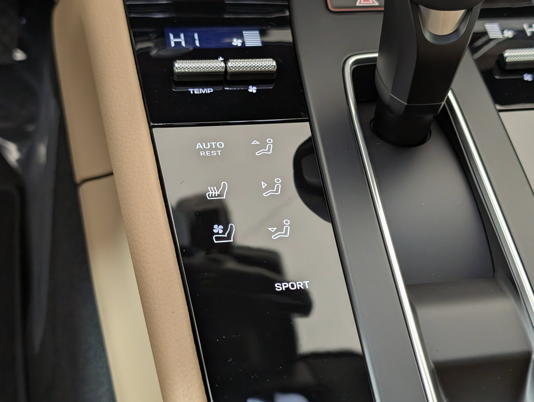 Certified 2026 Porsche Macan AWD/4WD image 22