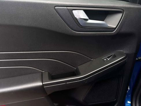 Used 2022 Ford Escape Titanium w/ Class II Trailer Tow Package image 18