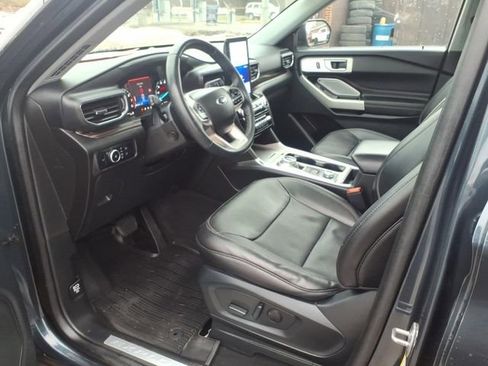 Certified 2023 Ford Explorer Limited w/ Limited Technology Package image 17