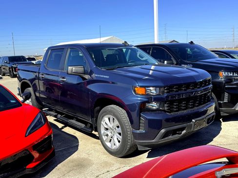 Used 2021 Chevrolet Silverado 1500 Custom image 1