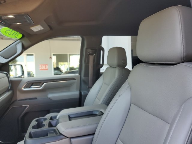 Used 2025 GMC Sierra 1500 SLT AWD/4WD image 17