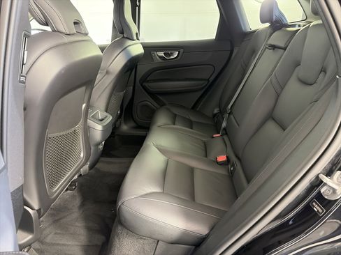 Used 2024 Volvo XC60 B5 Plus image 7