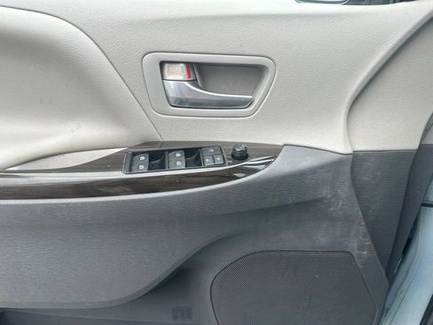 Used 2015 Toyota Sienna XLE FWD image 16