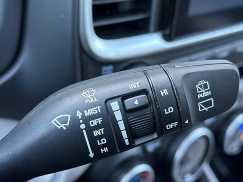 Used 2025 Hyundai Venue SEL FWD image 39