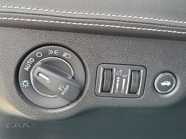 Used 2023 Chrysler 300 C RWD image 26