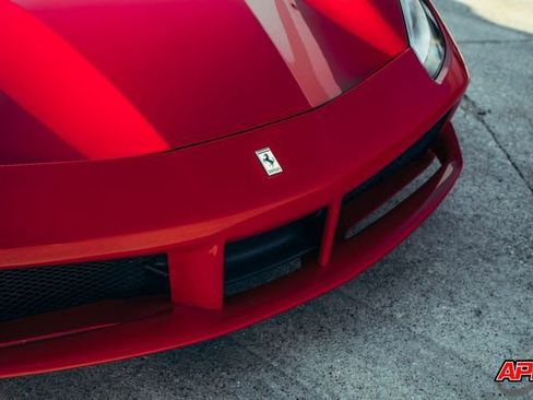 Used 2018 Ferrari 488 GTB image 30