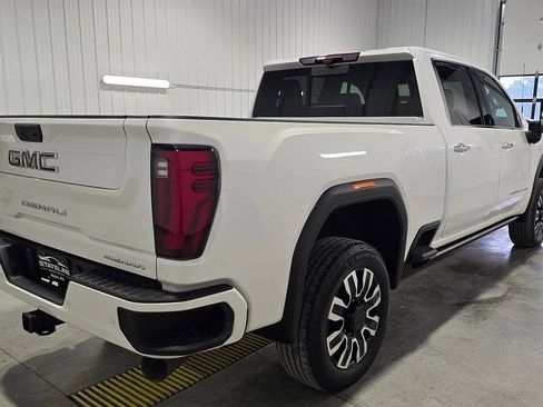 Used 2024 GMC Sierra 2500 Denali Ultimate AWD/4WD image 5