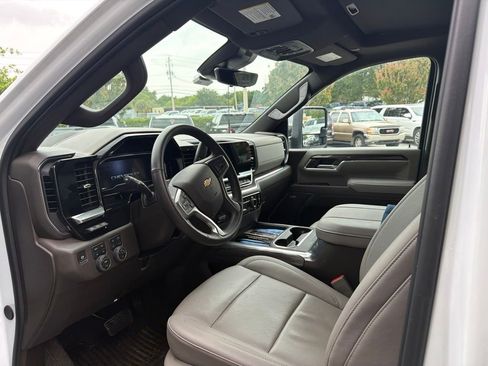 Used 2025 Chevrolet Silverado 3500 LTZ w/ LTZ Plus Package AWD/4WD image 3