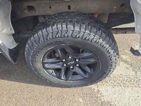 Used 2023 Chevrolet Silverado 1500 Custom Trail Boss w/ LPO, Dark Essentials Package image 7