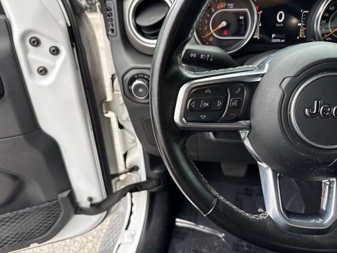 Used 2020 Jeep Wrangler Unlimited Sahara AWD/4WD image 19