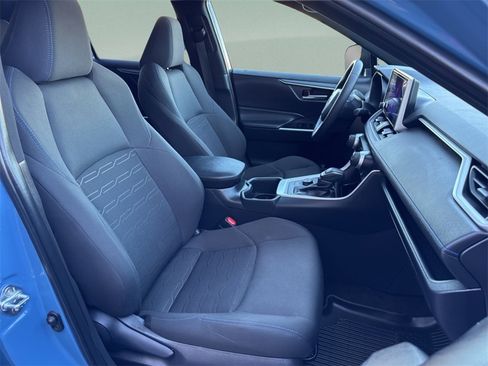 Used 2025 Toyota RAV4 SE image 38