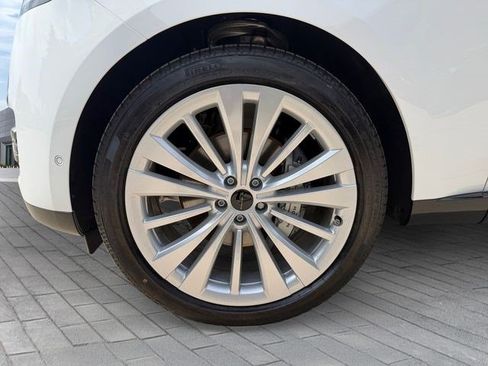 New 2026 Land Rover Range Rover Long Wheelbase SE AWD/4WD image 9