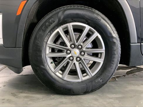Used 2023 Chevrolet Traverse LT image 9
