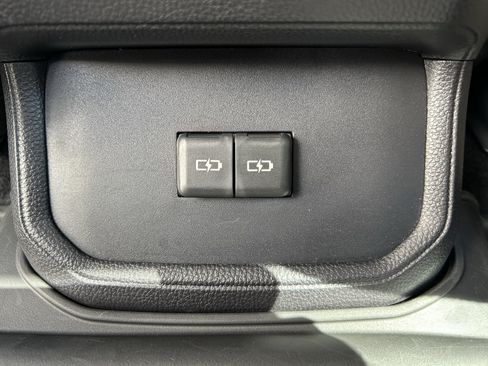 Used 2022 Toyota Highlander XLE AWD/4WD image 21