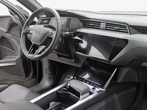 Used 2022 Audi e-tron S Prestige w/ Prestige Package image 33
