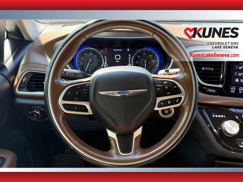 Used 2018 Chrysler Pacifica Limited w/ Advanced Safetytec Group FWD image 13