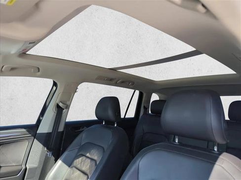 Used 2019 Volkswagen Tiguan SEL Premium w/ 3rd Row Seat Package AWD/4WD image 15