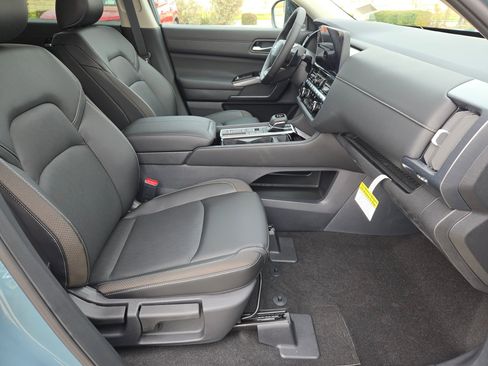 New 2026 Nissan Pathfinder SL image 21