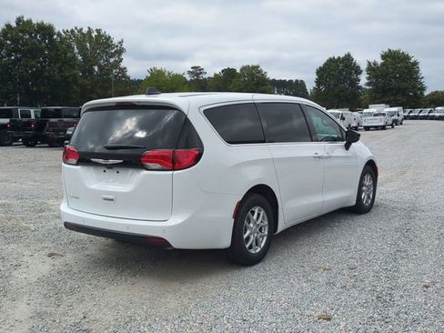 New 2026 Chrysler Voyager LX image 5