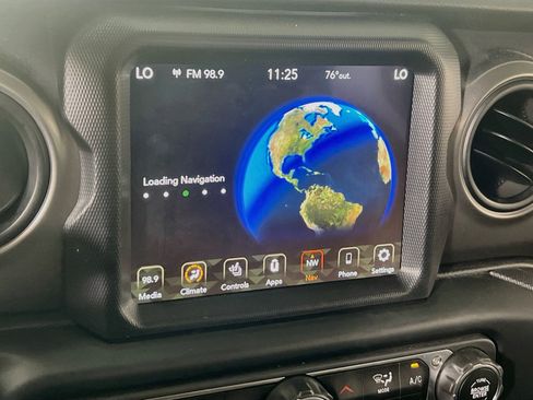 Used 2023 Jeep Gladiator Sport AWD/4WD image 13