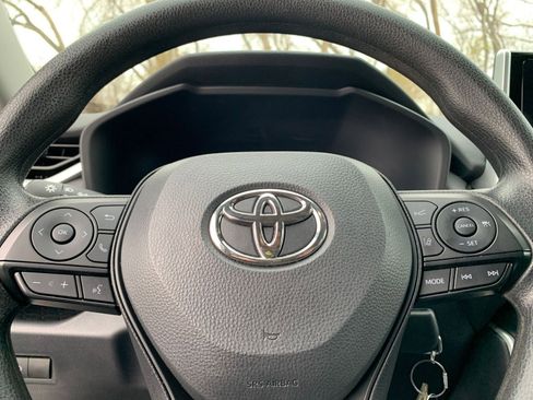 Used 2025 Toyota RAV4 LE image 27