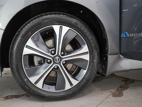Used 2019 Nissan Leaf SV Plus w/ SV Plus Technology Package FWD image 30