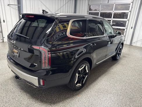 Used 2023 Kia Telluride EX w/ EX Captain's Chair Package AWD/4WD image 23