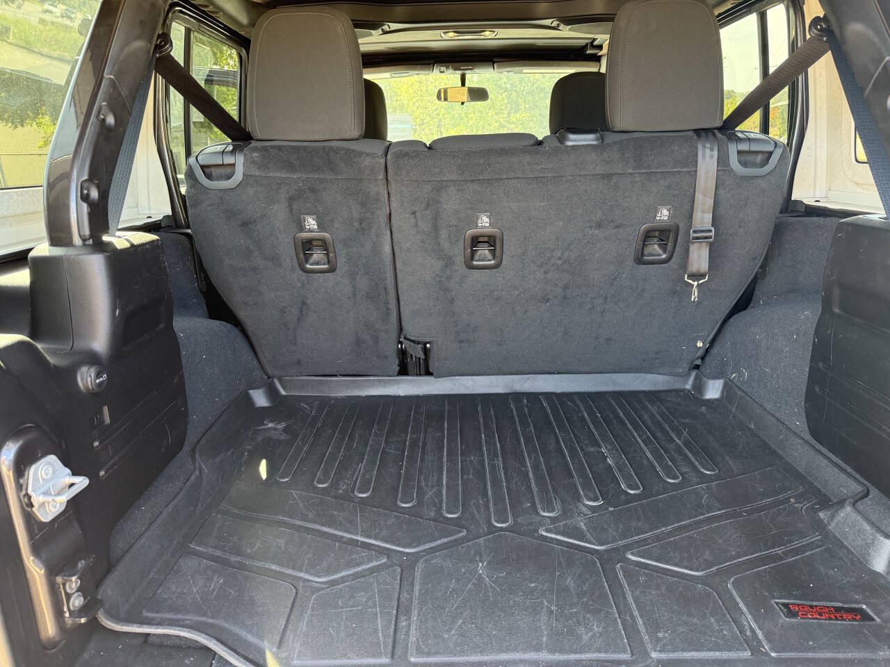 Used 2019 Jeep Wrangler Unlimited Sahara w/ Safety Group AWD/4WD image 14