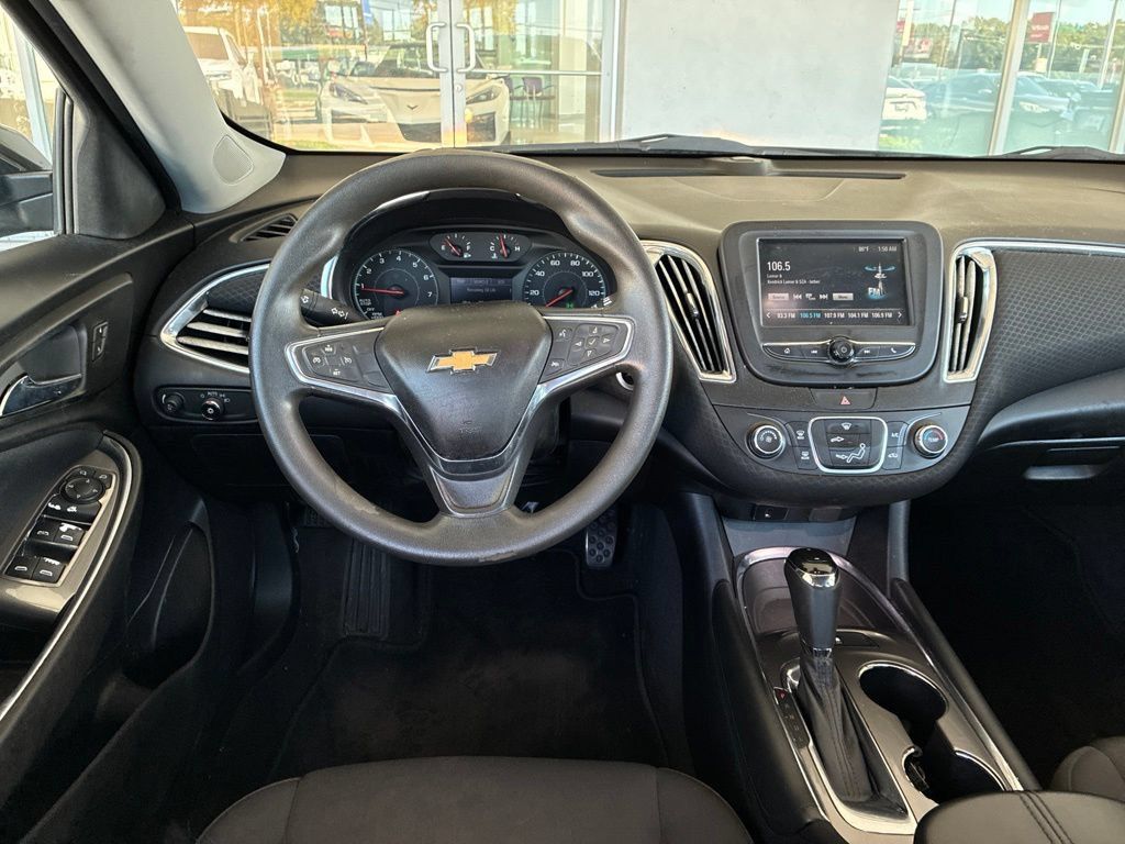 Used 2018 Chevrolet Malibu LT FWD image 17