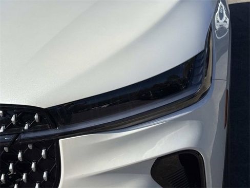 New 2026 Lincoln Nautilus Premier image 10