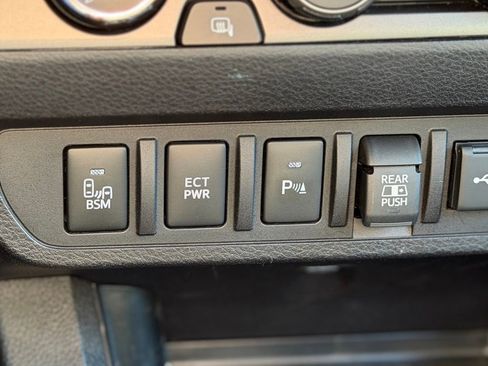 Used 2023 Toyota Tacoma TRD Sport w/ Technology Package image 12