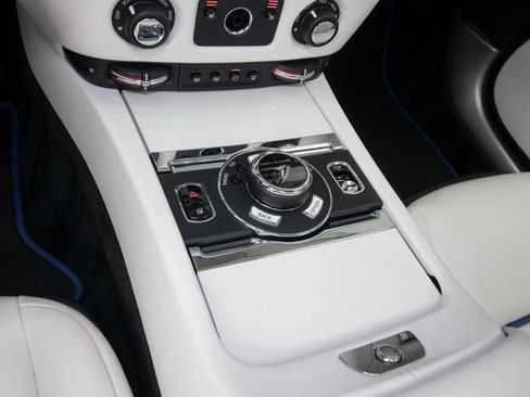 Used 2017 Rolls-Royce Dawn image 41