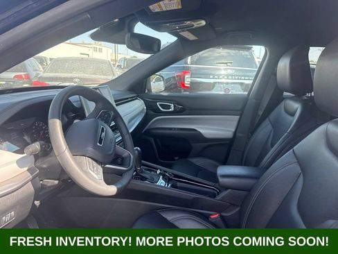 Used 2025 Jeep Compass Limited AWD/4WD image 8