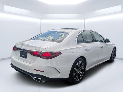 Certified 2025 Mercedes-Benz E 350 4MATIC Sedan image 3