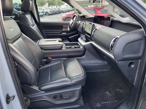 Certified 2025 Ford Expedition Max Platinum AWD/4WD image 12