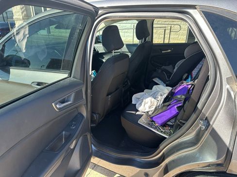 Used 2022 Ford Edge SE w/ Black Appearance Package image 10