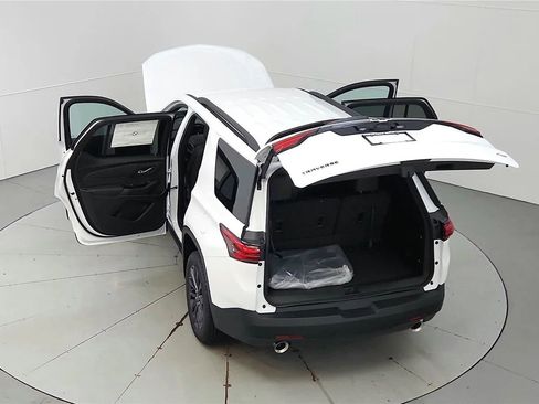 Used 2023 Chevrolet Traverse RS FWD image 42
