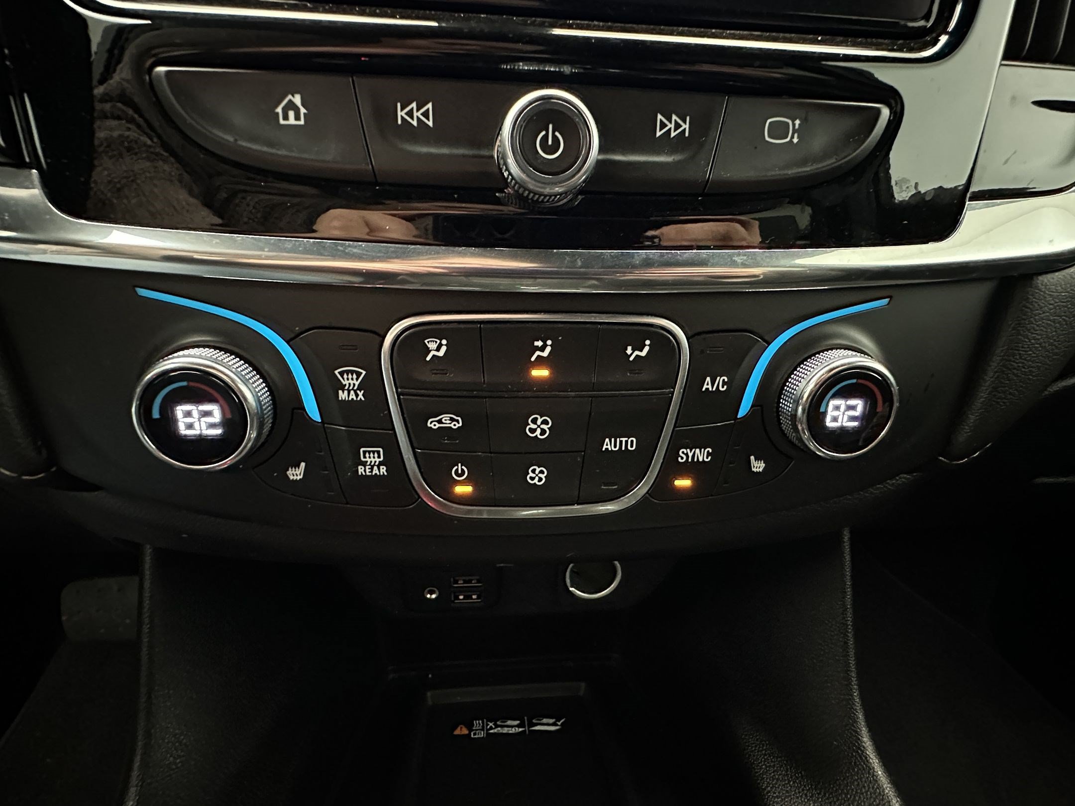 Certified 2023 Chevrolet Traverse LT w/ LT Premium Package AWD/4WD image 18