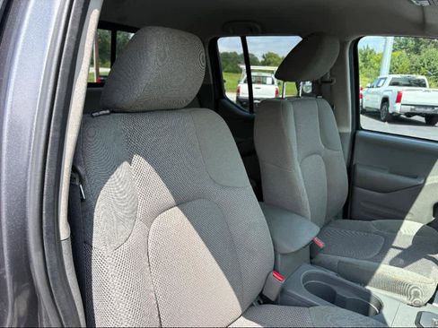 Used 2021 Nissan Frontier SV w/ Midnight Edition Floor Mats image 6