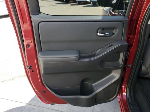 Used 2023 Nissan Frontier SV w/ SV Convenience Package image 14