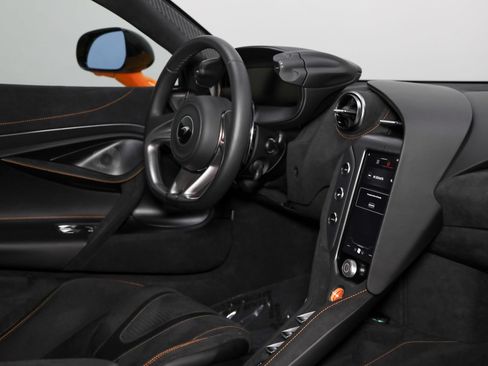 Used 2026 McLaren 750S Spider RWD image 32