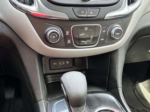 Used 2023 Chevrolet Equinox LS w/ LS Convenience Package FWD image 21