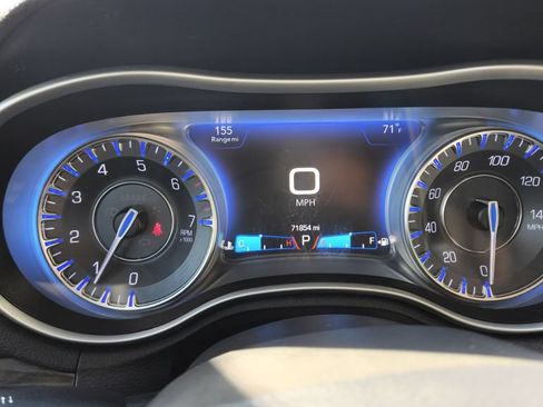 Used 2018 Chrysler 300 Touring RWD image 19