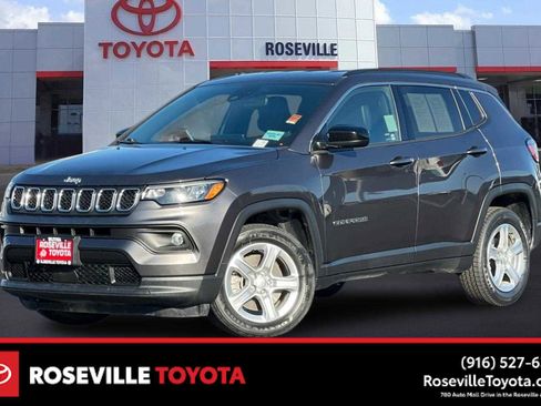 Used 2024 Jeep Compass Latitude image 1