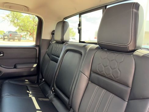 Used 2024 Nissan Frontier SL w/ Technology Package RWD image 28