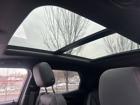 Used 2023 Chevrolet TrailBlazer RS w/ Sun and Liftgate Package image 11