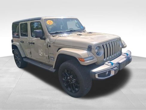 Used 2022 Jeep Wrangler Unlimited Sahara w/ Cold Weather Group AWD/4WD image 2