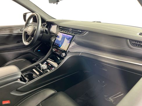 Used 2022 Jeep Grand Cherokee Overland w/ Luxury Tech Group IV image 29