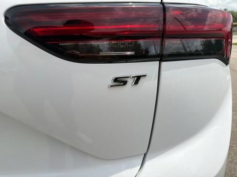 Certified 2023 Buick Envision Preferred w/ Sport Touring Package AWD/4WD image 13