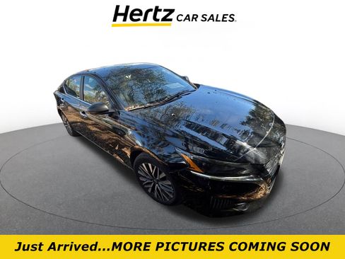Used 2024 Nissan Altima 2.5 SV image 1